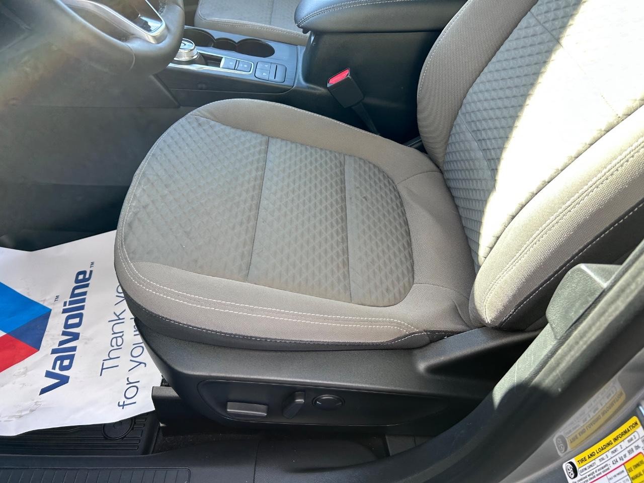 Ford Escape Vehicle Full-screen Gallery Image 19