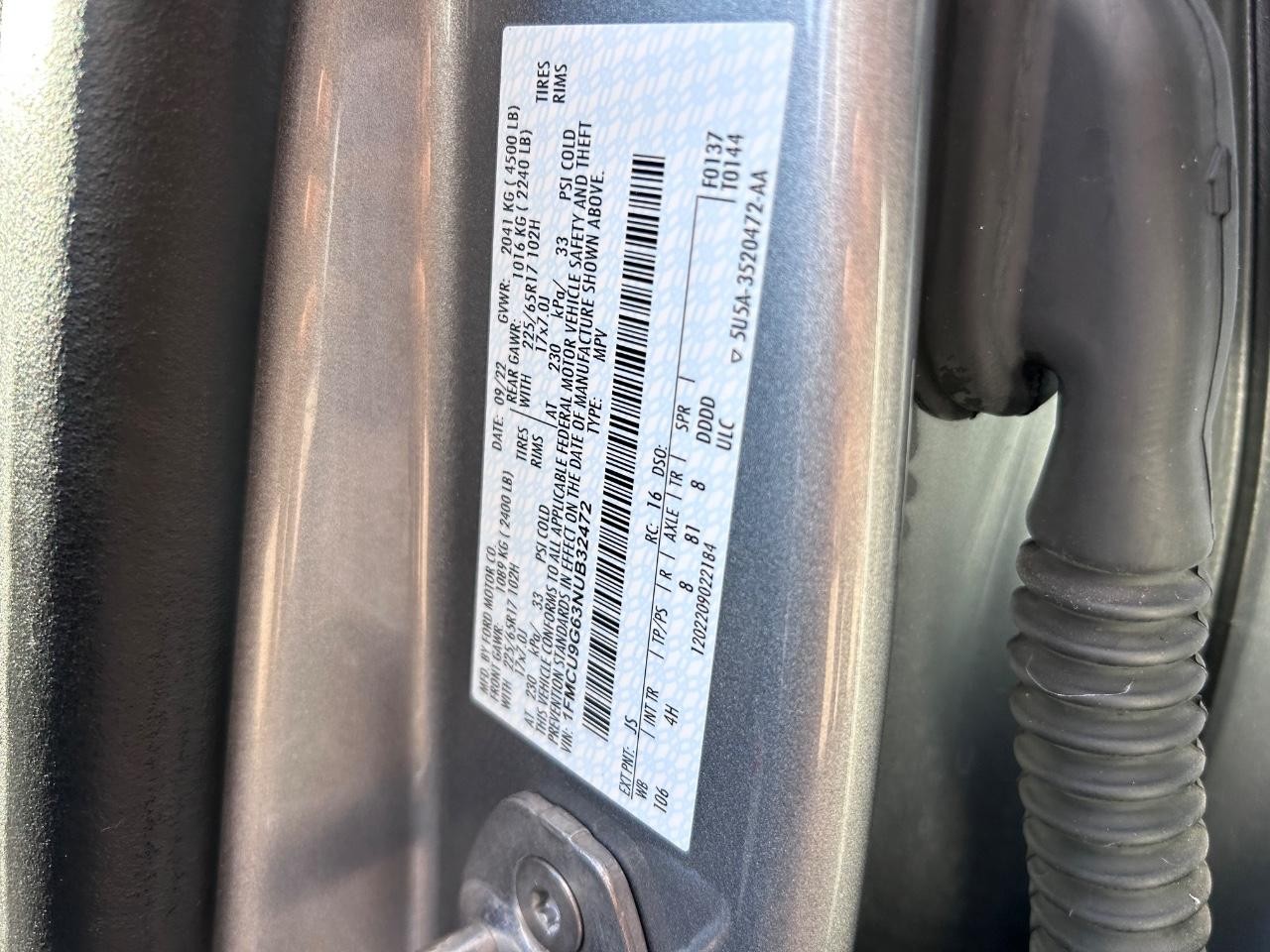 Ford Escape Vehicle Full-screen Gallery Image 22