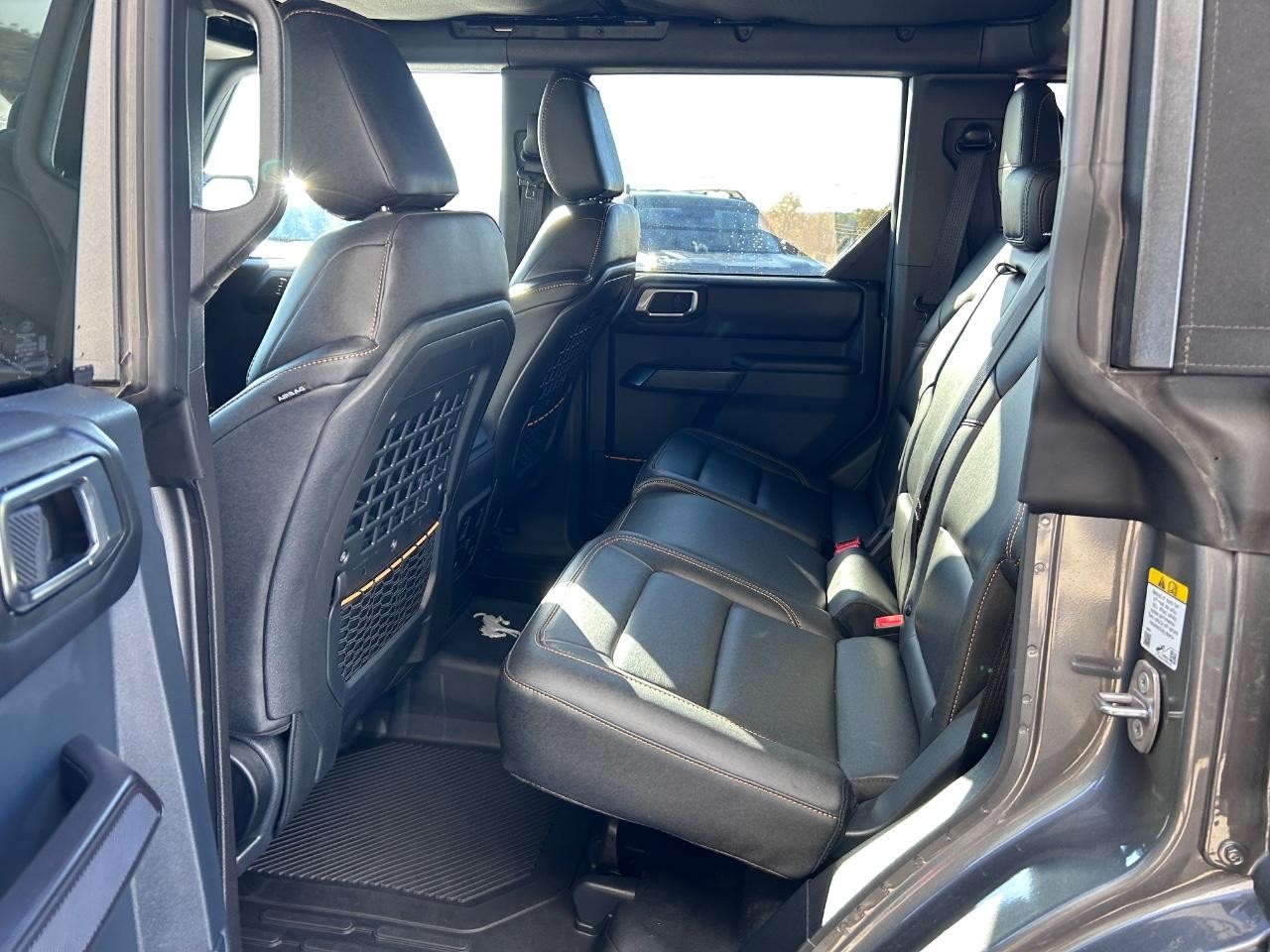 Ford Bronco Vehicle Full-screen Gallery Image 07