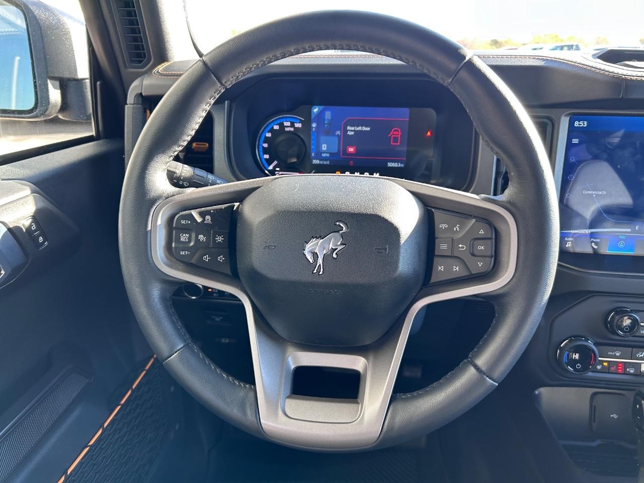 Ford Bronco Vehicle Full-screen Gallery Image 09