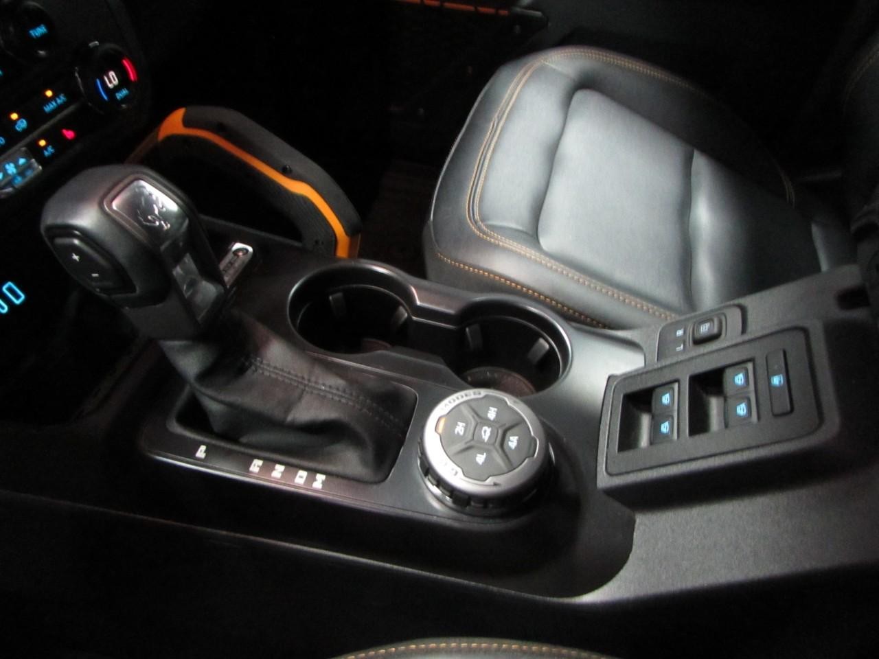 Ford Bronco Vehicle Full-screen Gallery Image 29