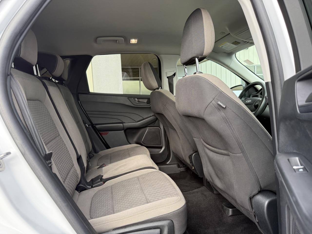 Ford Escape Vehicle Full-screen Gallery Image 10