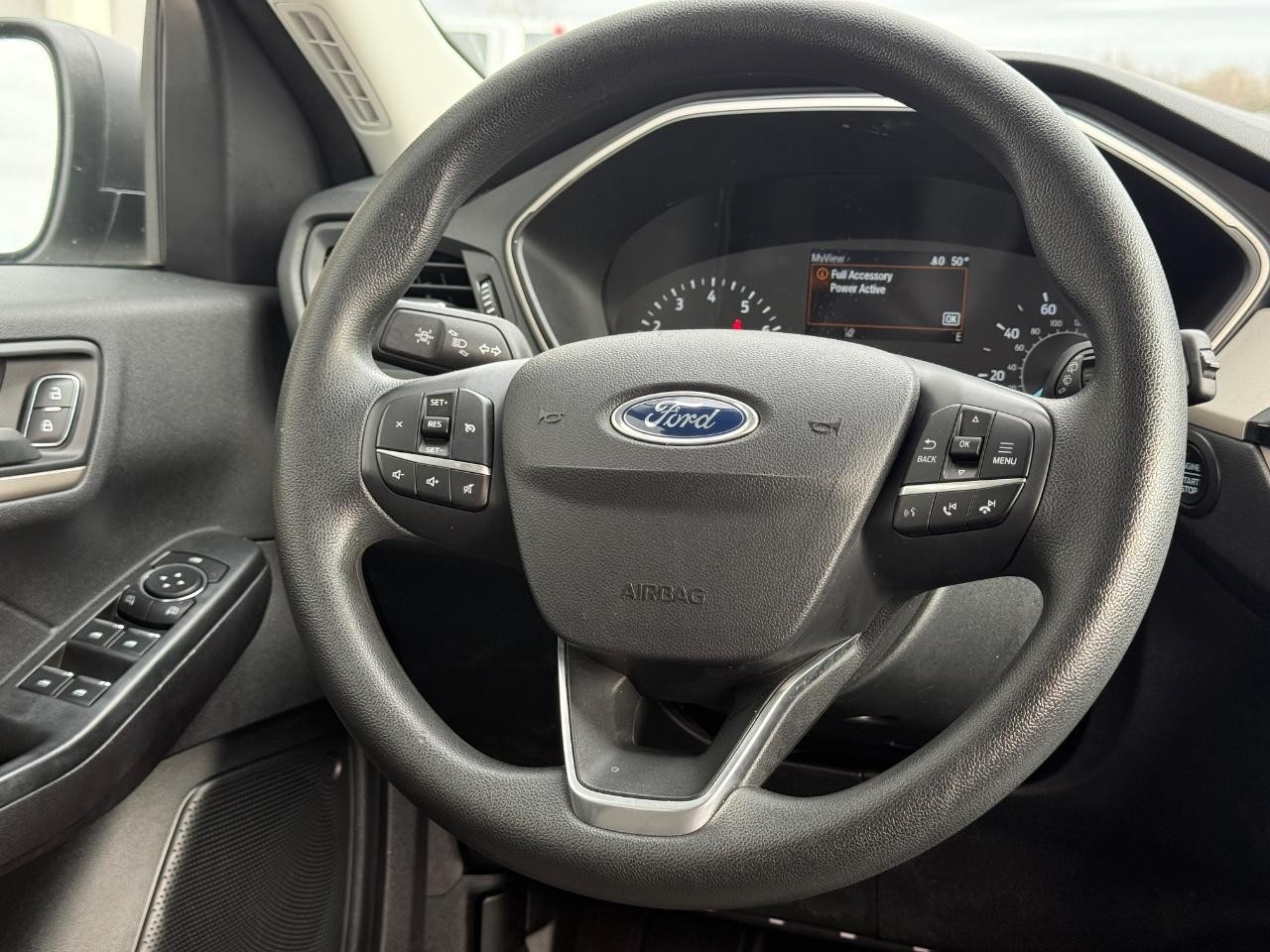 Ford Escape Vehicle Full-screen Gallery Image 12