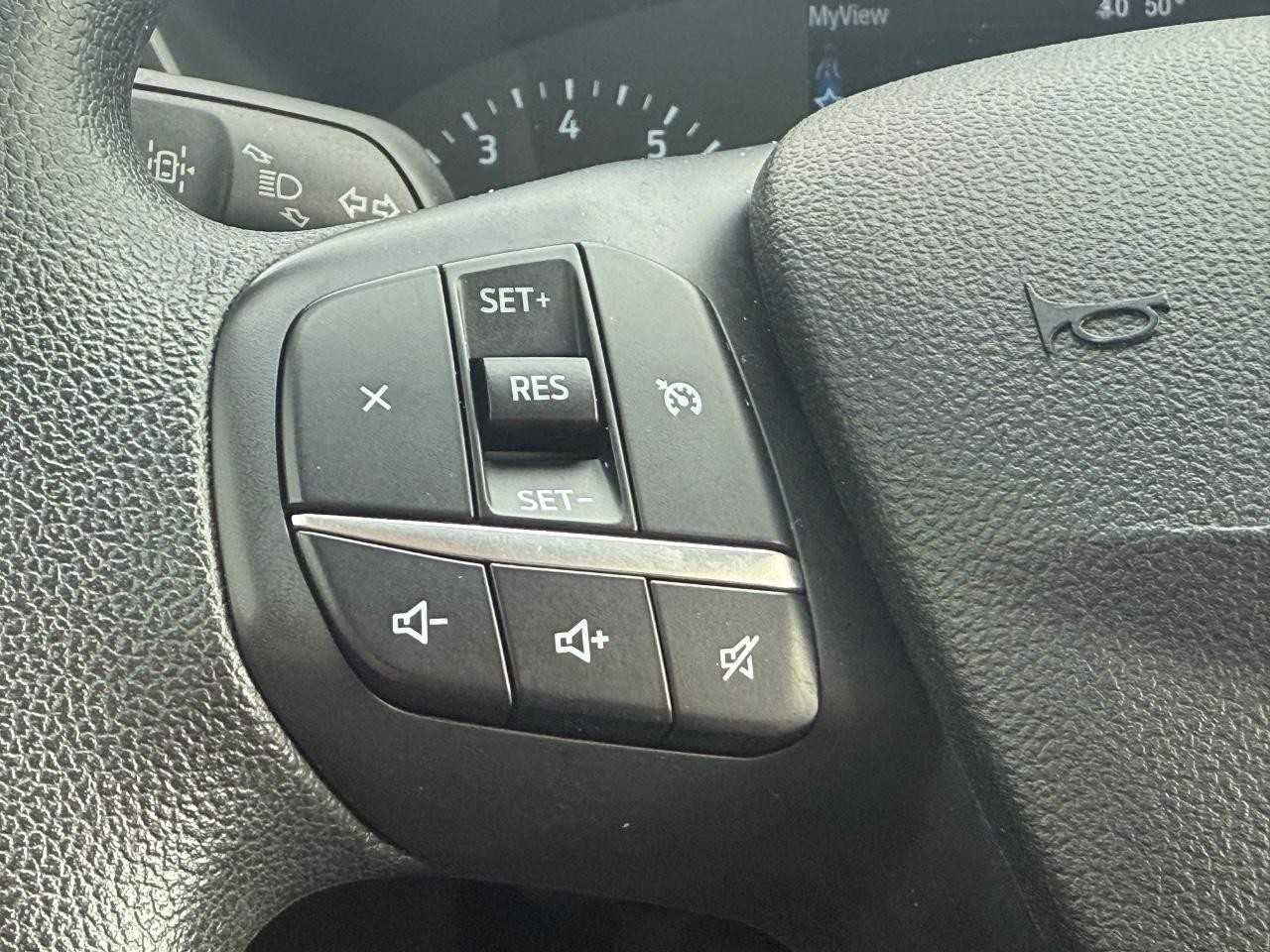 Ford Escape Vehicle Full-screen Gallery Image 13