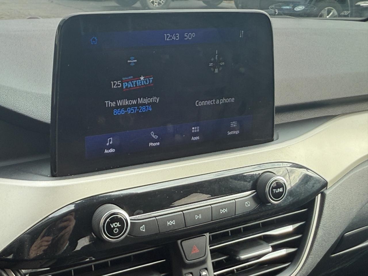 Ford Escape Vehicle Full-screen Gallery Image 15