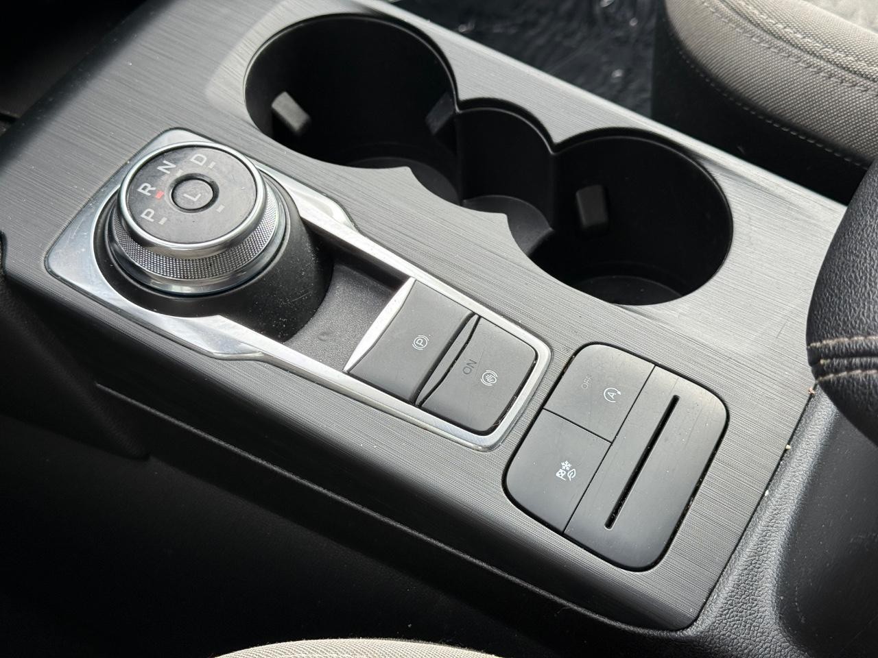 Ford Escape Vehicle Full-screen Gallery Image 18