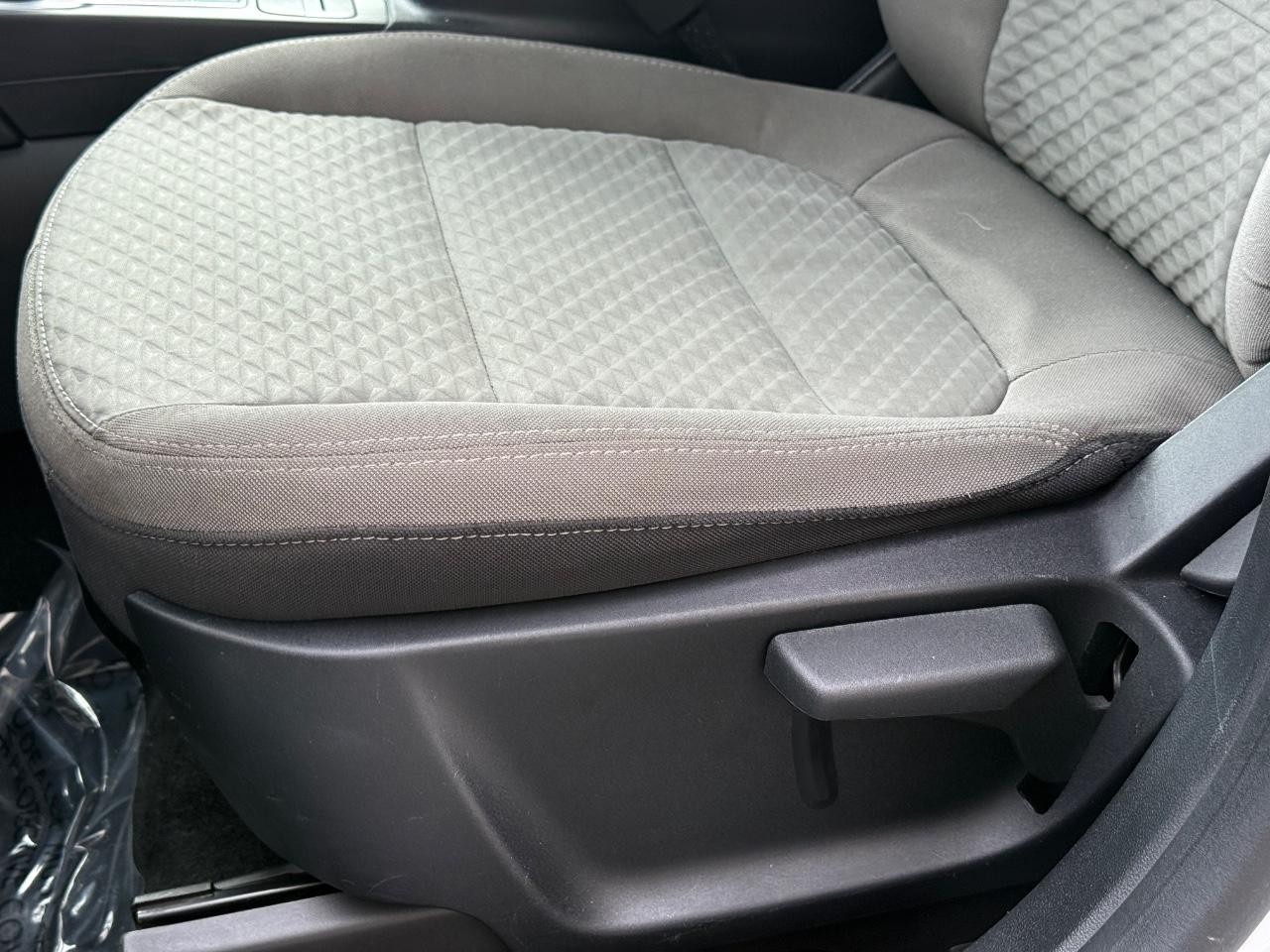 Ford Escape Vehicle Full-screen Gallery Image 23