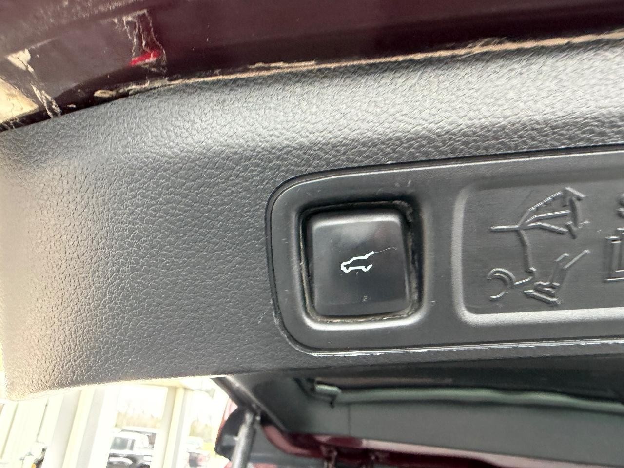 Ford Expedition Max Vehicle Full-screen Gallery Image 06