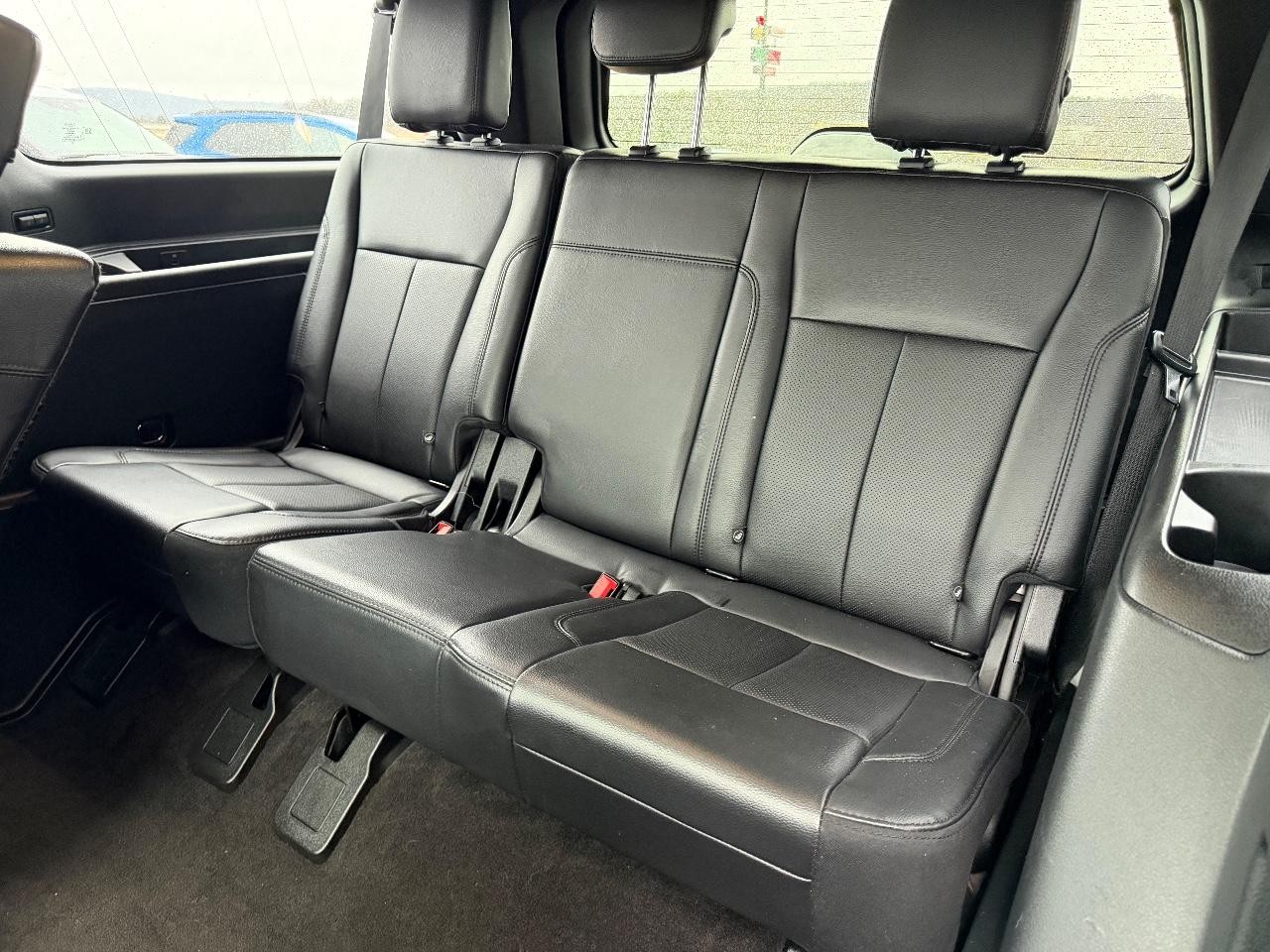 Ford Expedition Max Vehicle Full-screen Gallery Image 10