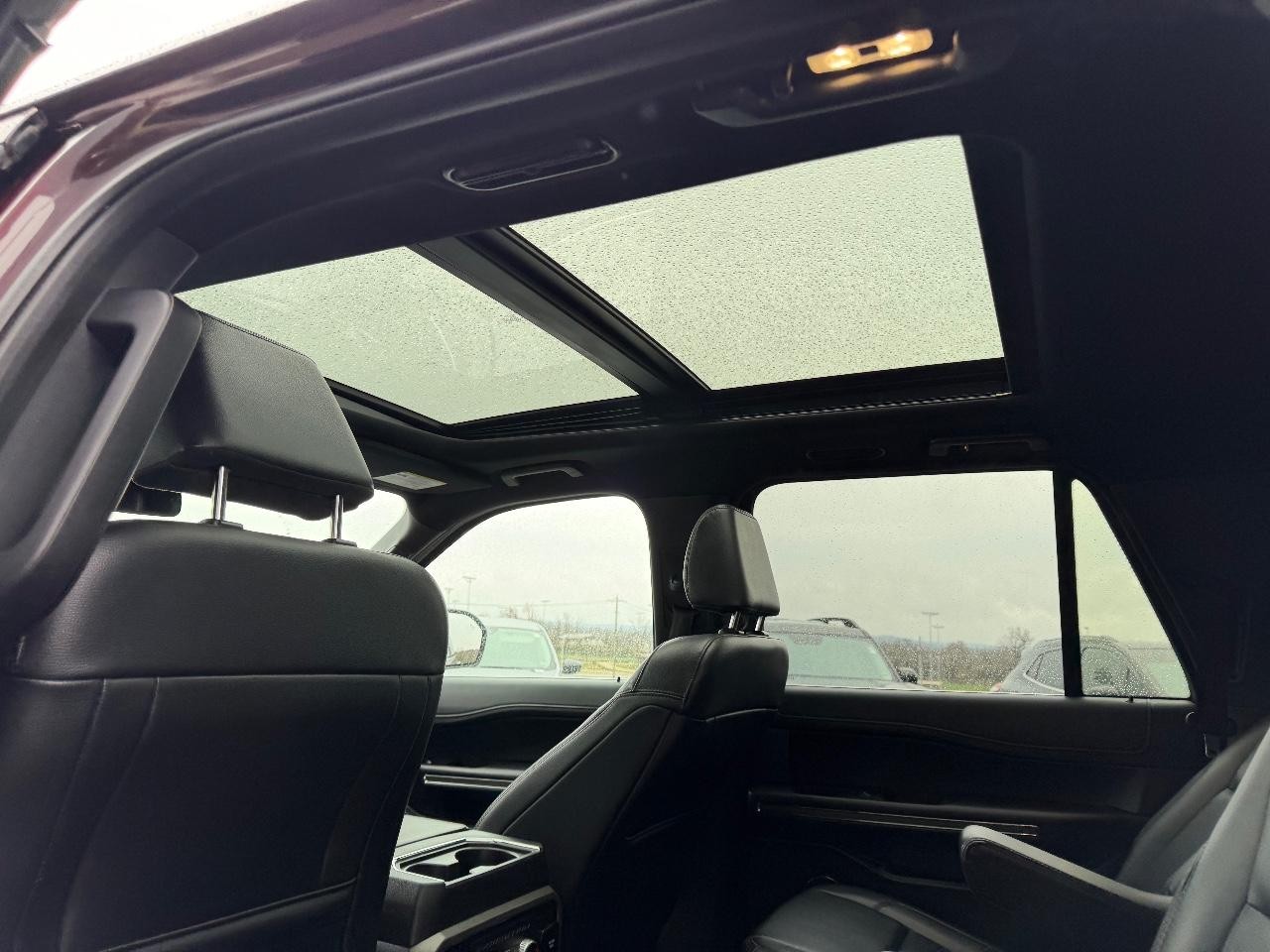 Ford Expedition Max Vehicle Full-screen Gallery Image 12