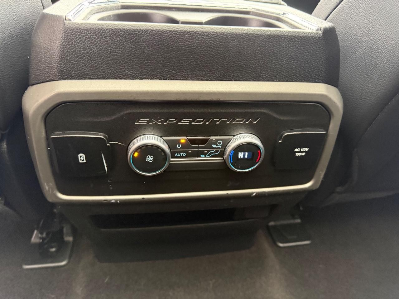 Ford Expedition Max Vehicle Full-screen Gallery Image 13