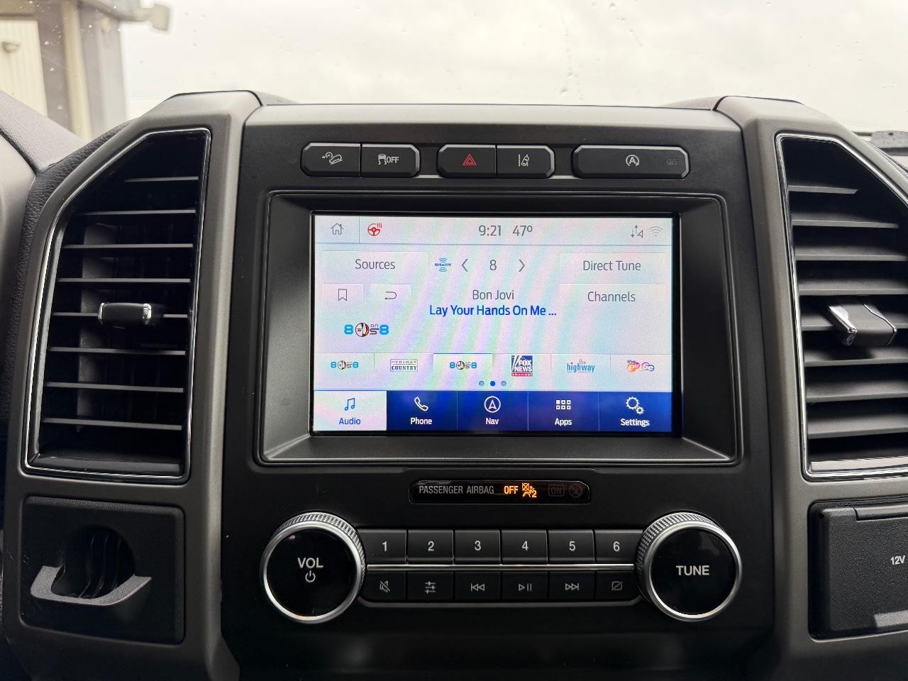 Ford Expedition Max Vehicle Full-screen Gallery Image 18