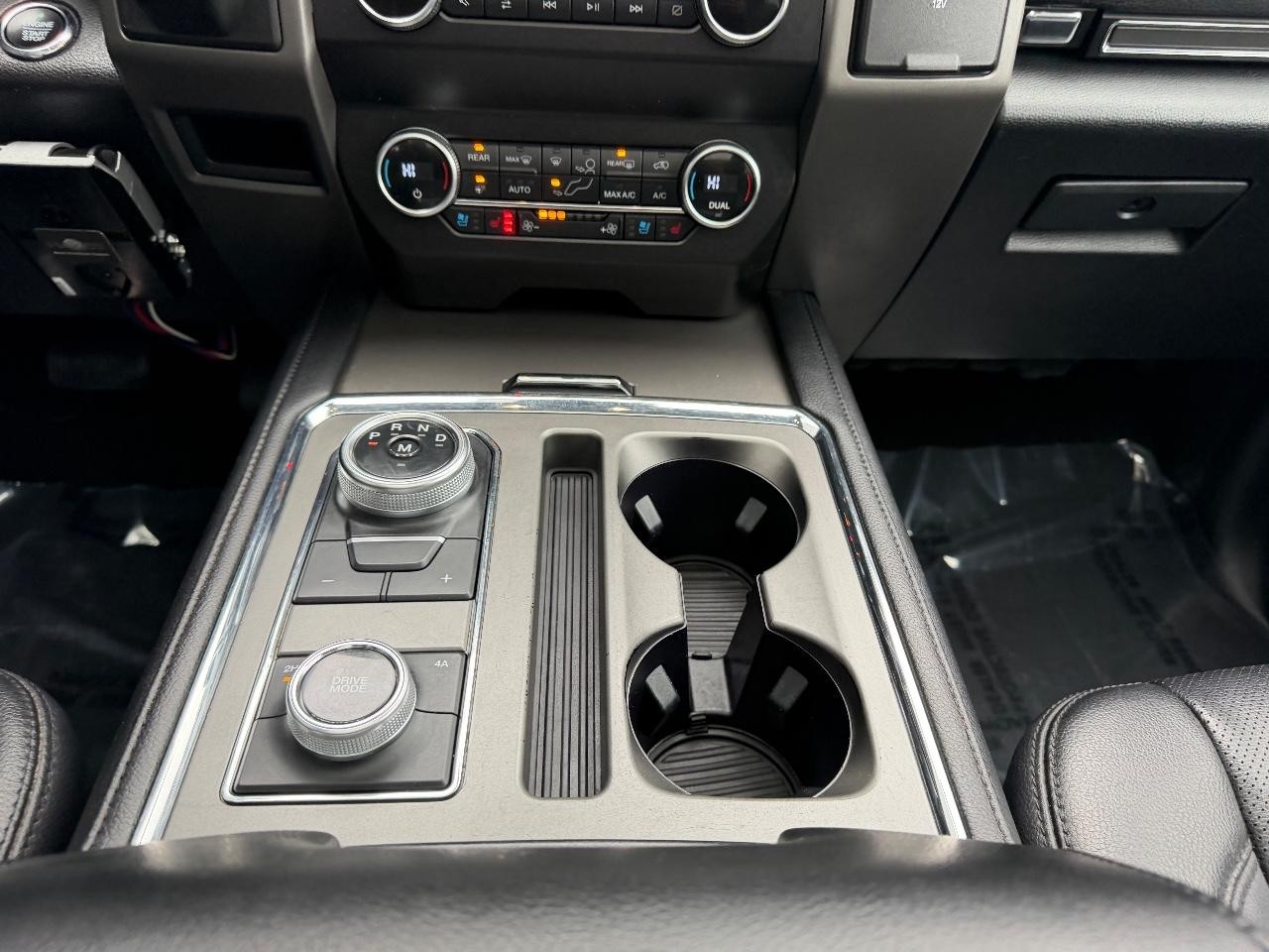 Ford Expedition Max Vehicle Full-screen Gallery Image 20