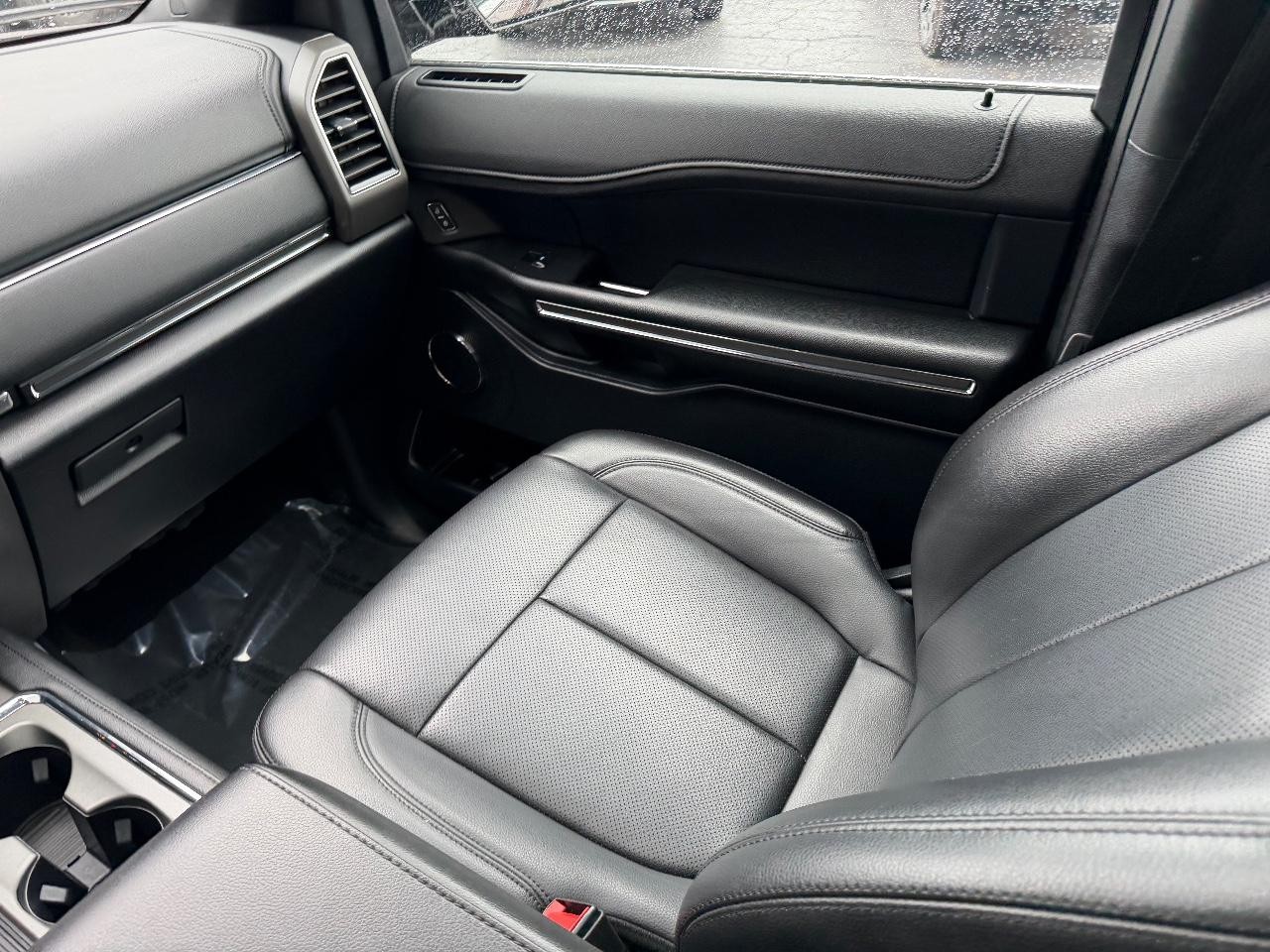 Ford Expedition Max Vehicle Full-screen Gallery Image 21