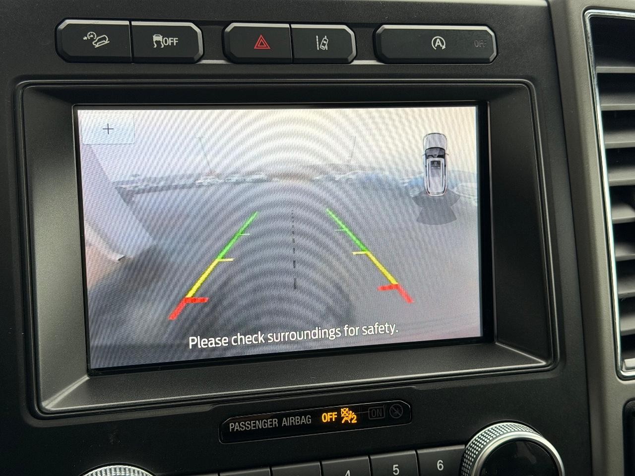 Ford Expedition Max Vehicle Full-screen Gallery Image 26