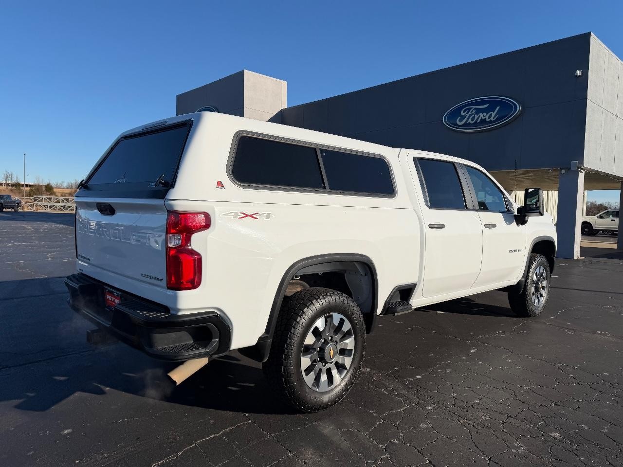 Chevrolet Silverado 2500HD Vehicle Full-screen Gallery Image 03
