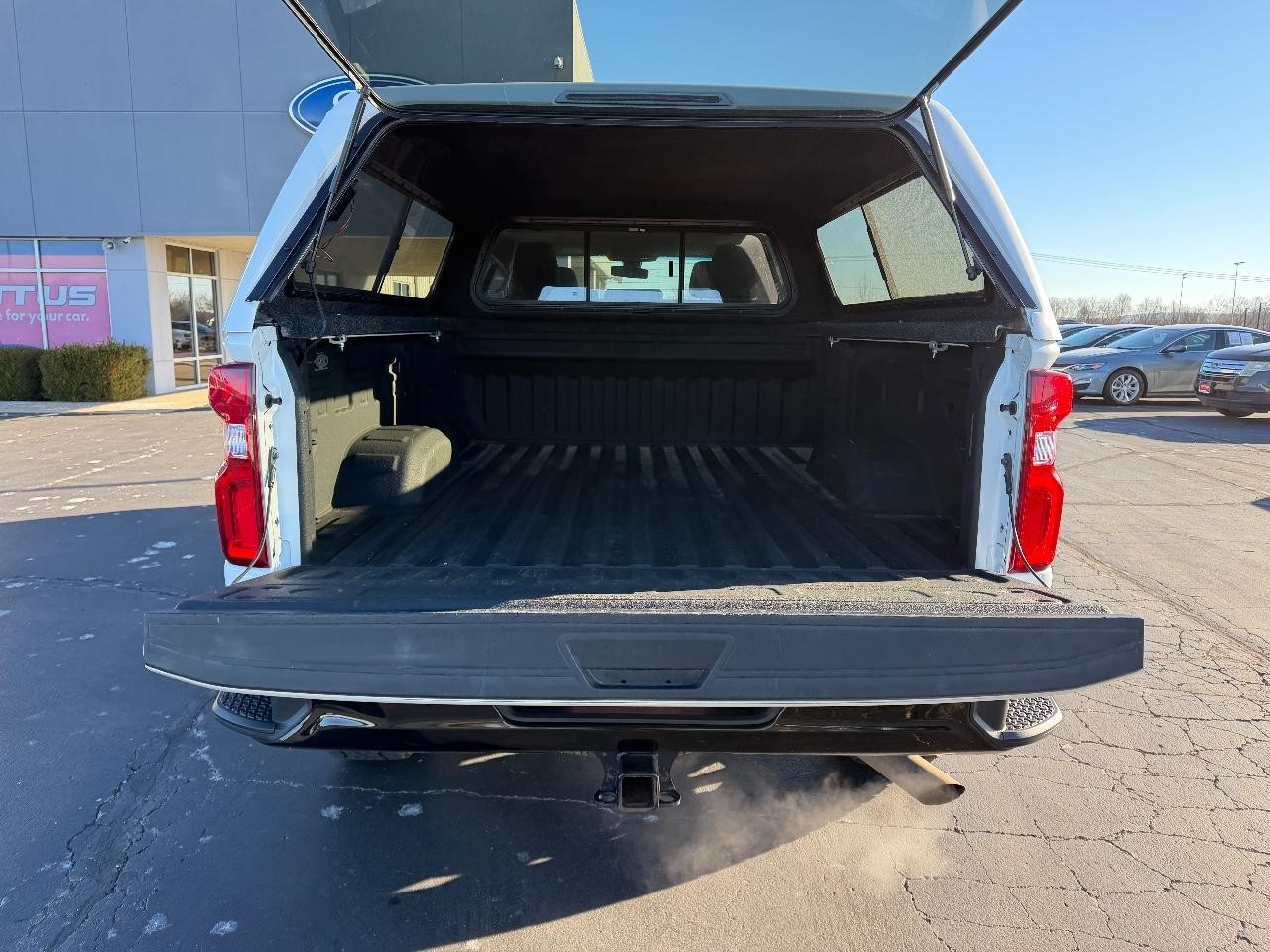 Chevrolet Silverado 2500HD Vehicle Full-screen Gallery Image 06