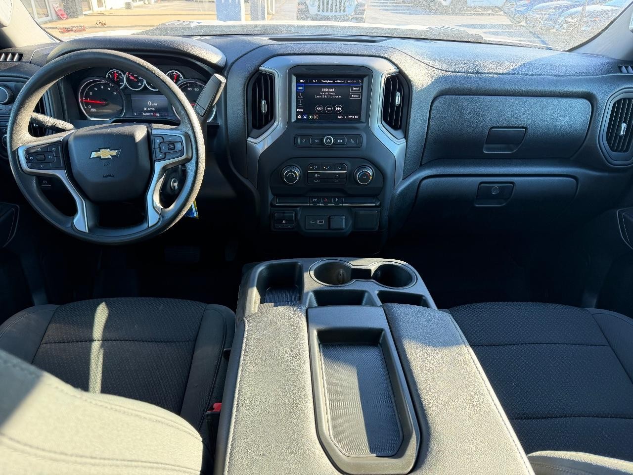 Chevrolet Silverado 2500HD Vehicle Full-screen Gallery Image 11