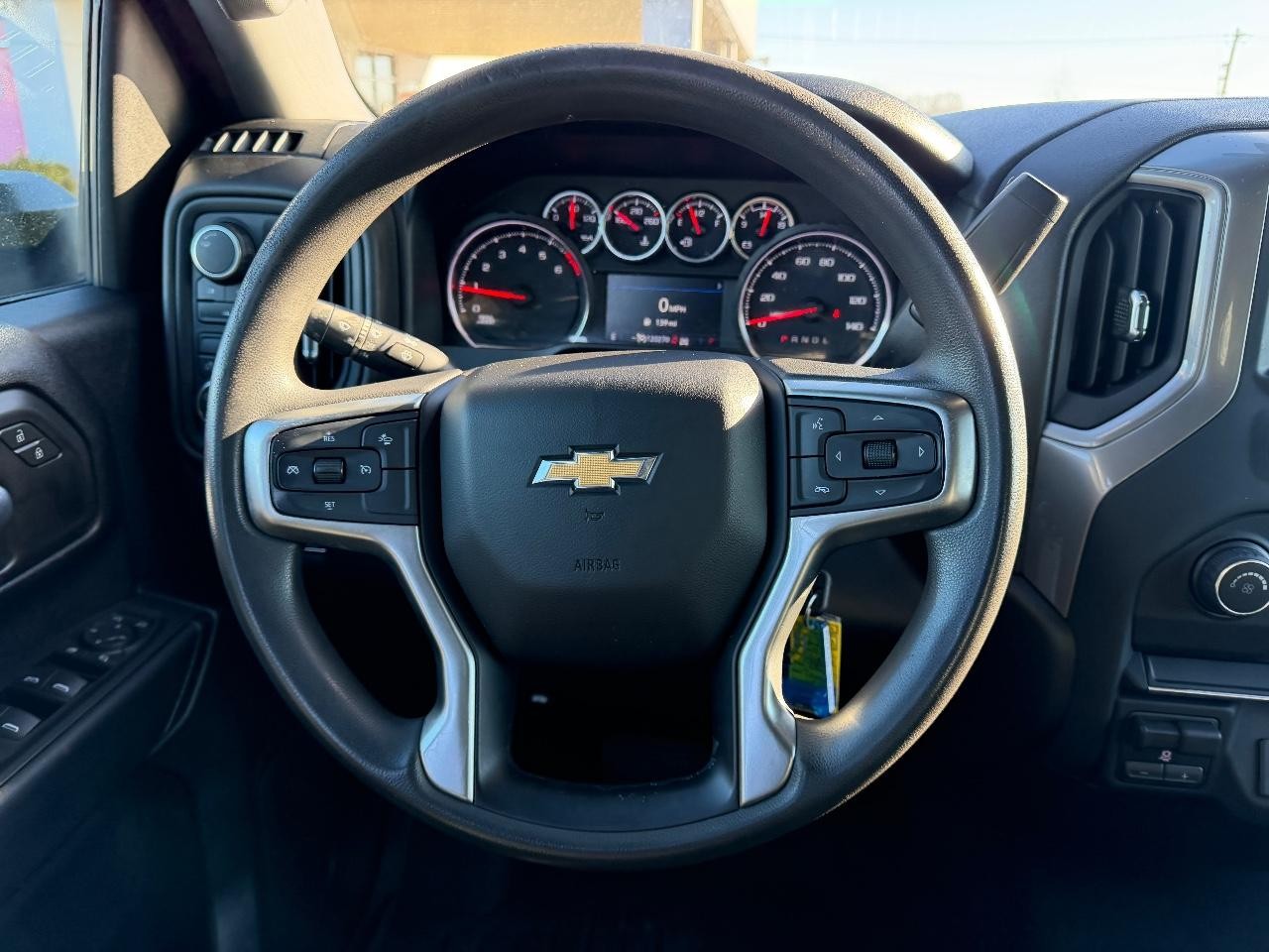 Chevrolet Silverado 2500HD Vehicle Full-screen Gallery Image 13