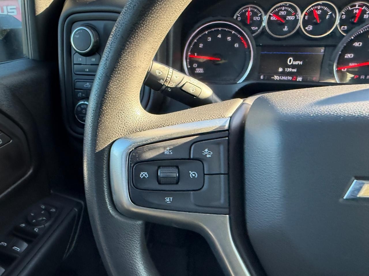 Chevrolet Silverado 2500HD Vehicle Full-screen Gallery Image 14