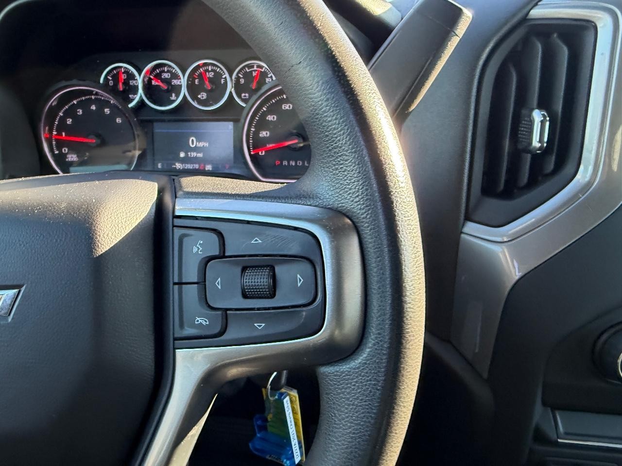 Chevrolet Silverado 2500HD Vehicle Full-screen Gallery Image 15