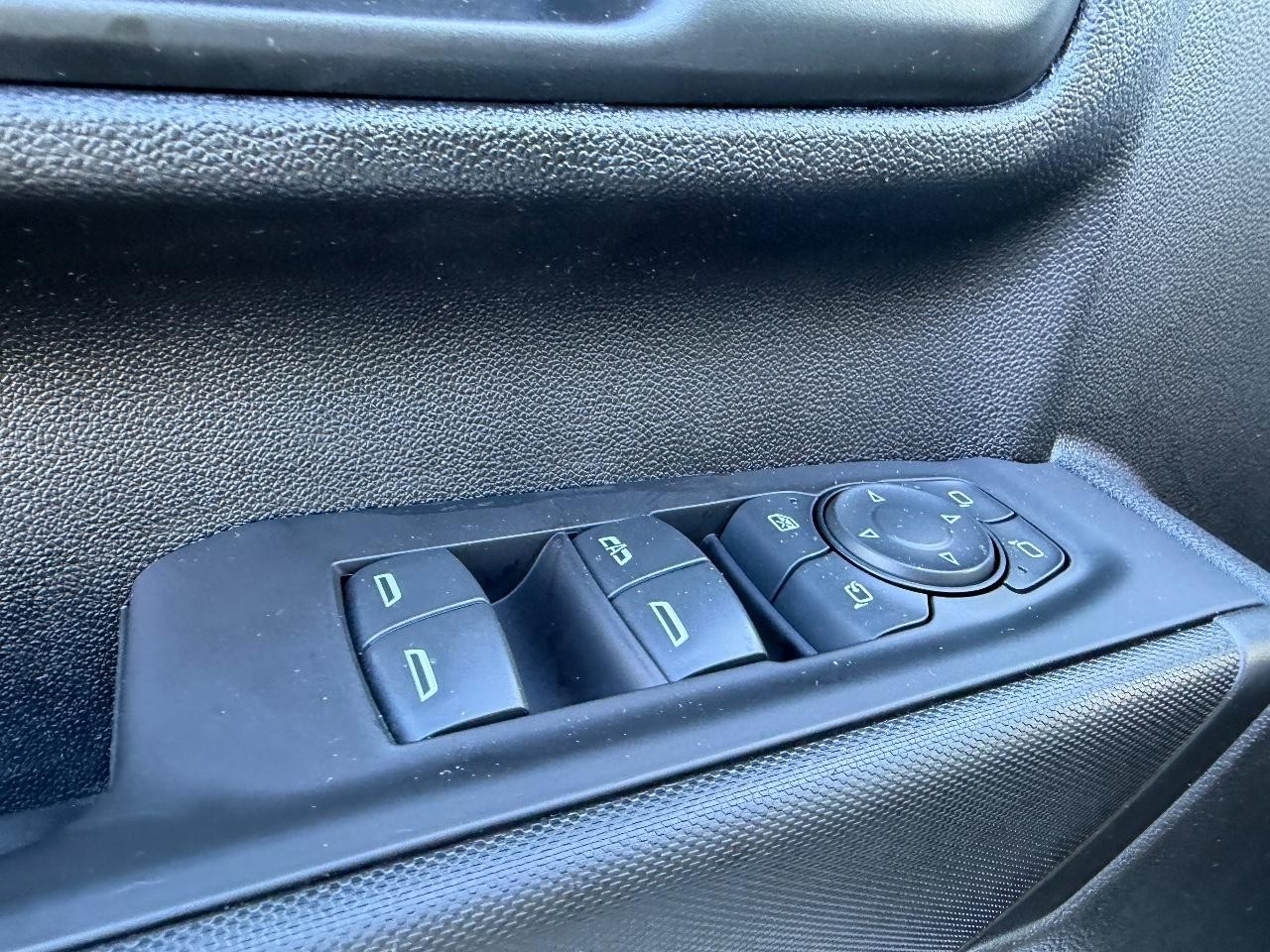 Chevrolet Silverado 2500HD Vehicle Full-screen Gallery Image 19