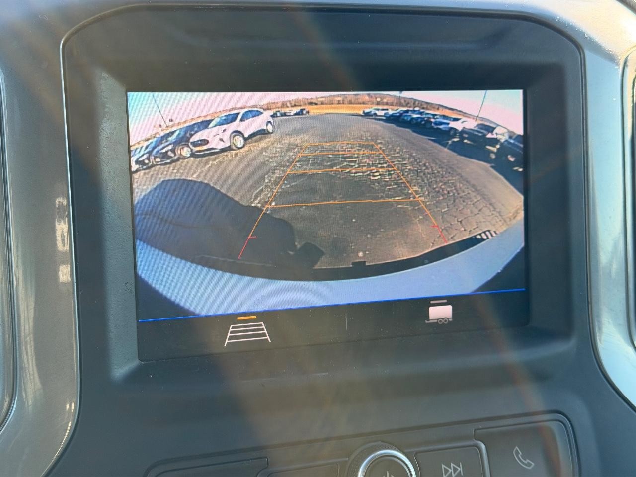 Chevrolet Silverado 2500HD Vehicle Full-screen Gallery Image 22