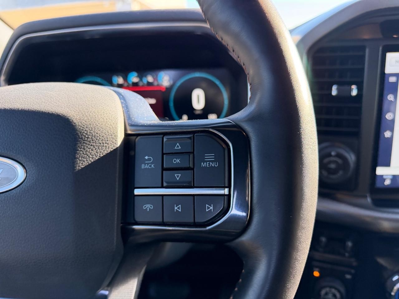 Ford F-150 Vehicle Full-screen Gallery Image 13