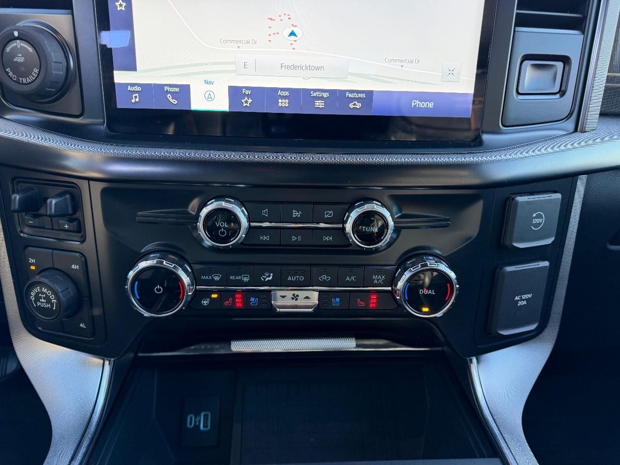 Ford F-150 Vehicle Full-screen Gallery Image 15