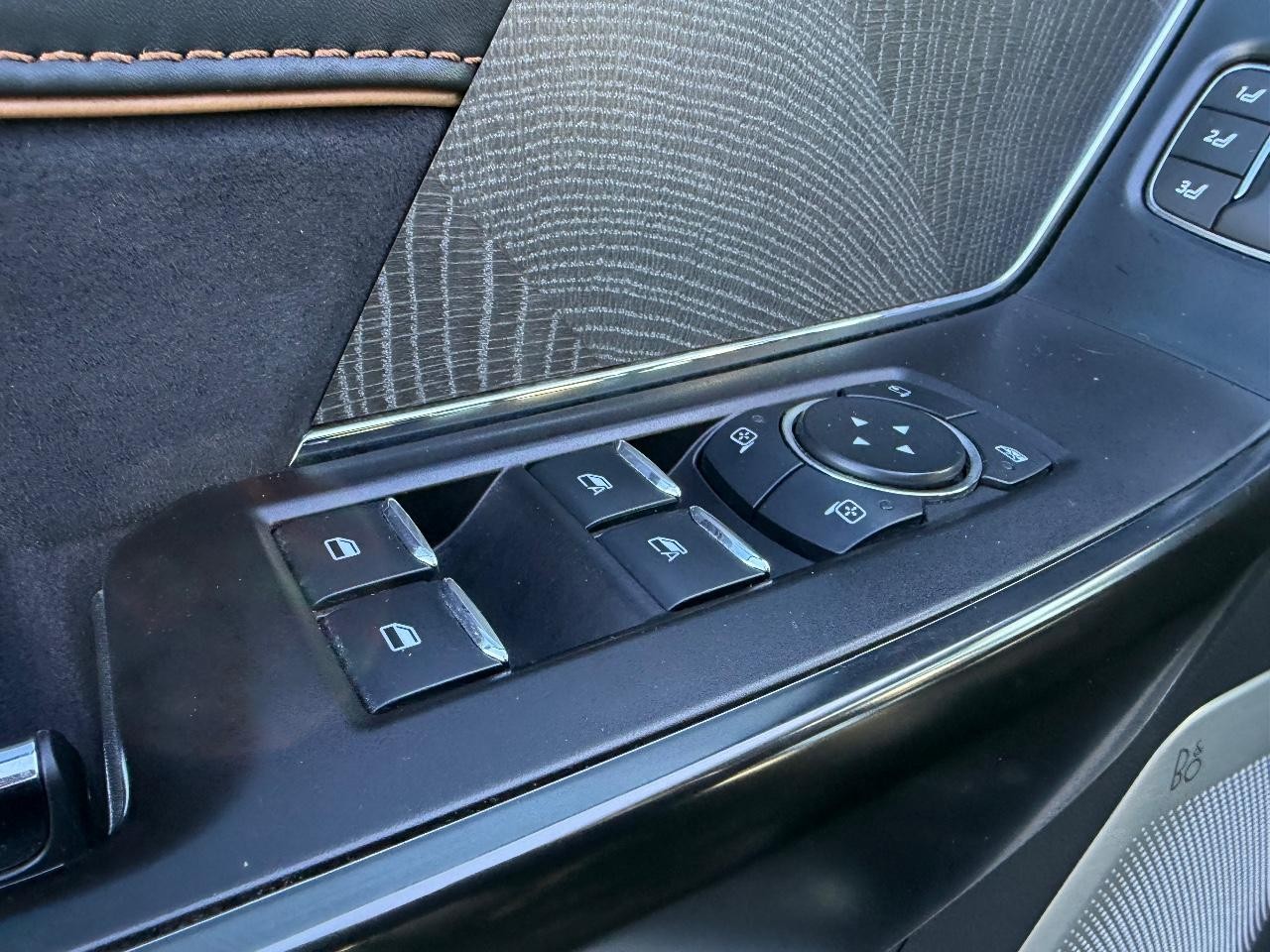 Ford F-150 Vehicle Full-screen Gallery Image 18