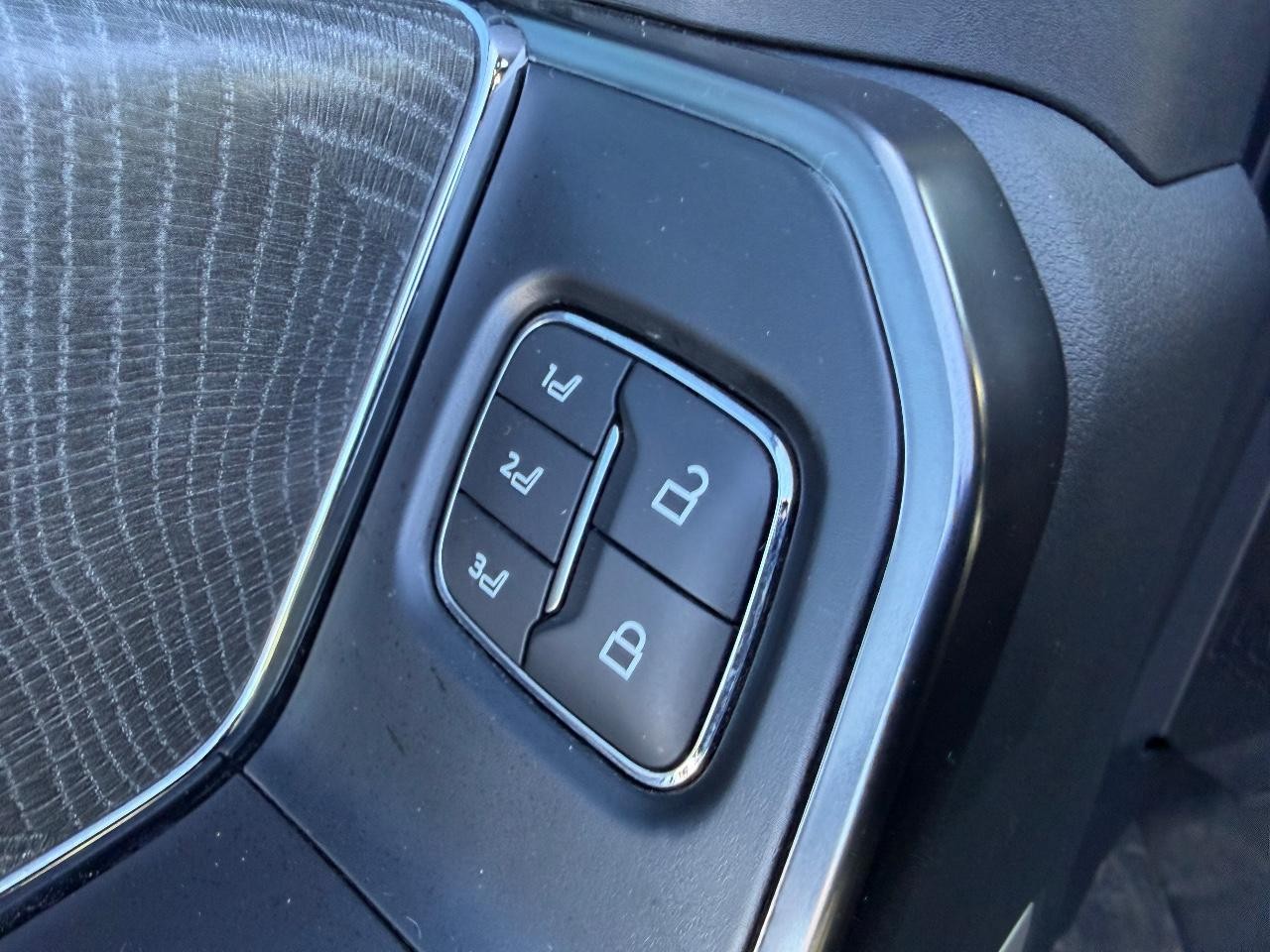 Ford F-150 Vehicle Full-screen Gallery Image 19