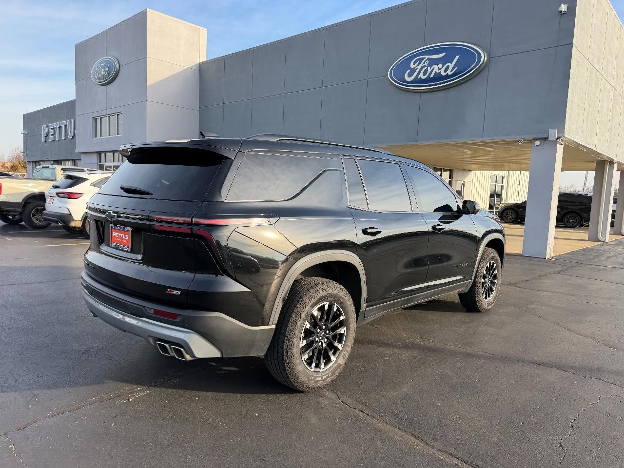 Chevrolet Traverse Vehicle Full-screen Gallery Image 03