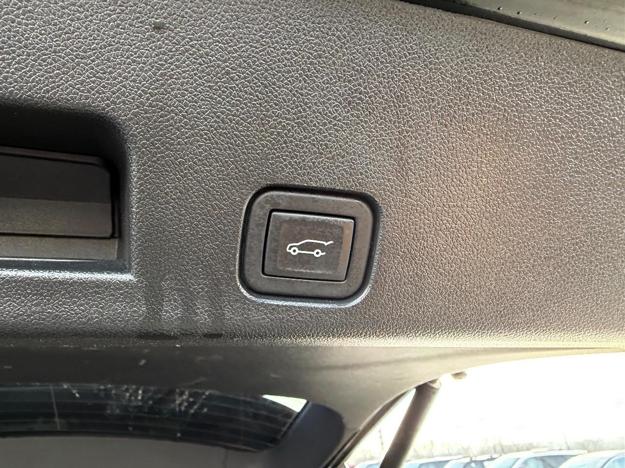 Chevrolet Traverse Vehicle Full-screen Gallery Image 06