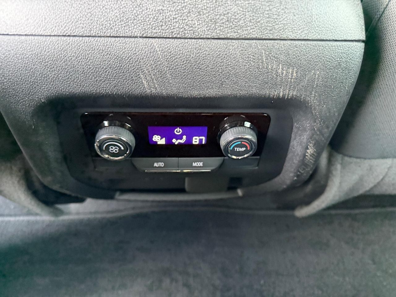 Chevrolet Traverse Vehicle Full-screen Gallery Image 12