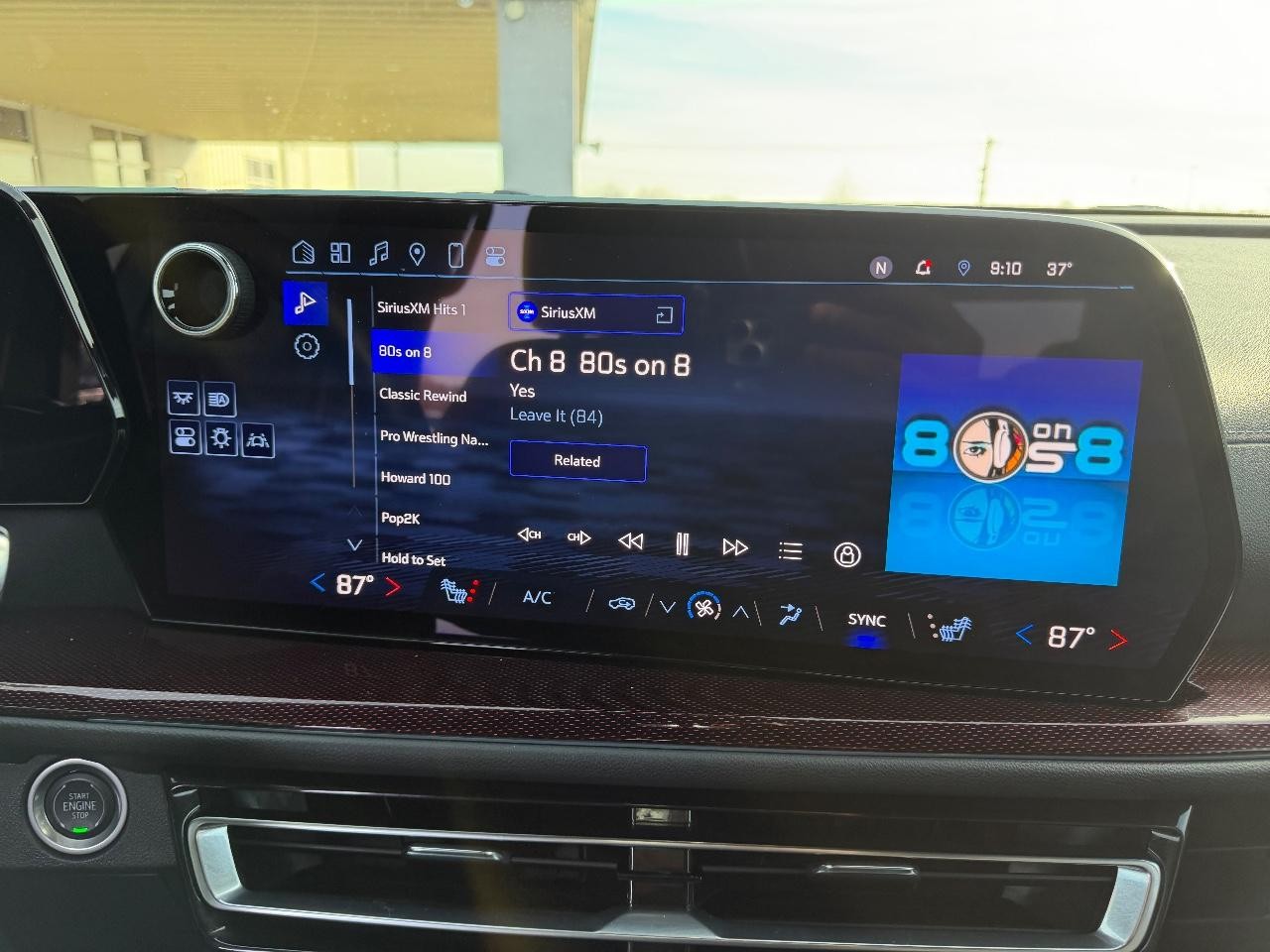 Chevrolet Traverse Vehicle Full-screen Gallery Image 18