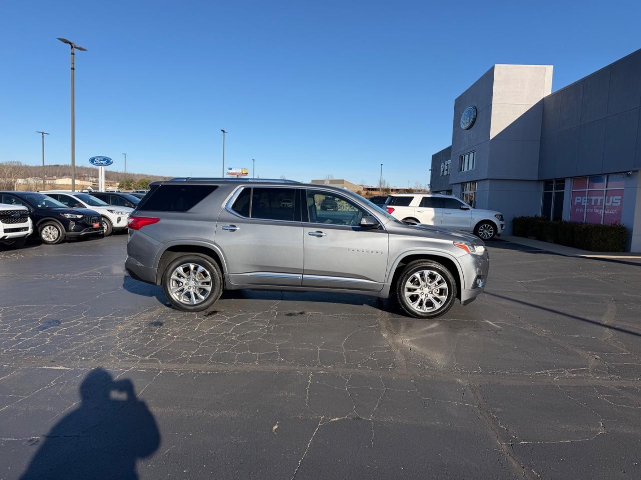 Chevrolet Traverse Vehicle Full-screen Gallery Image 02