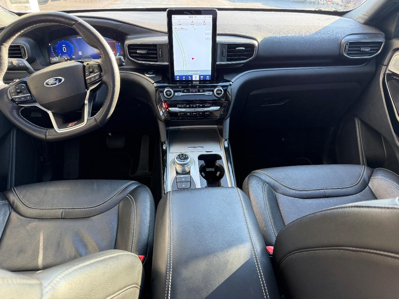 Ford Explorer Vehicle Full-screen Gallery Image 14