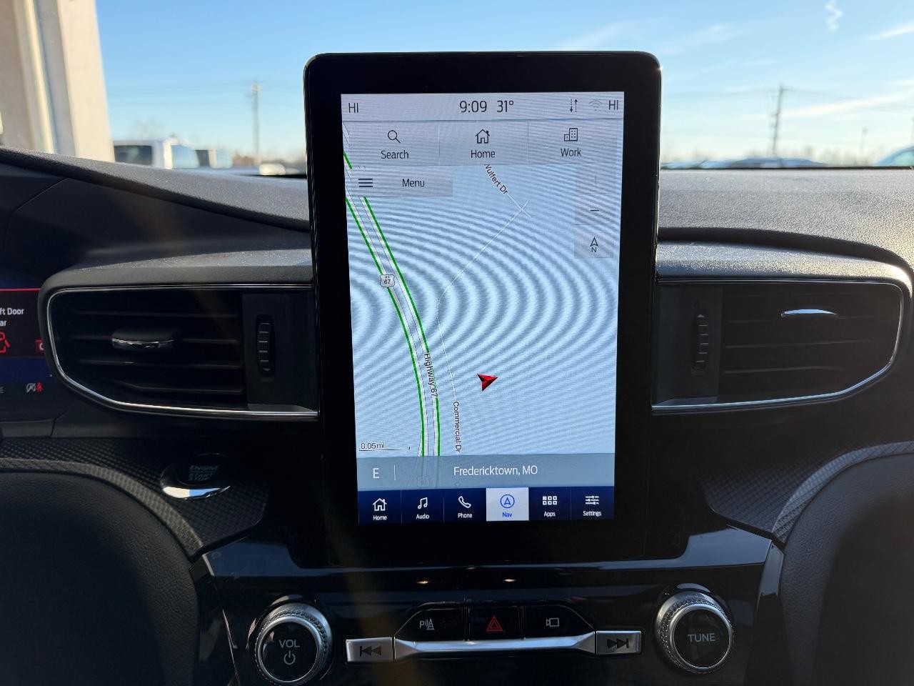 Ford Explorer Vehicle Full-screen Gallery Image 19