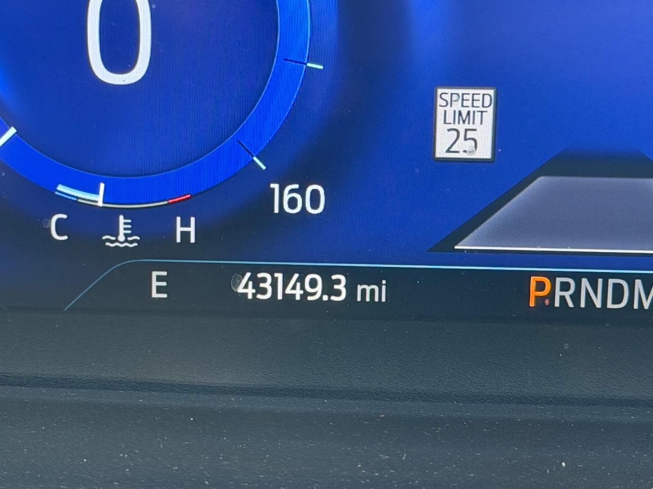 Ford Explorer Vehicle Full-screen Gallery Image 26