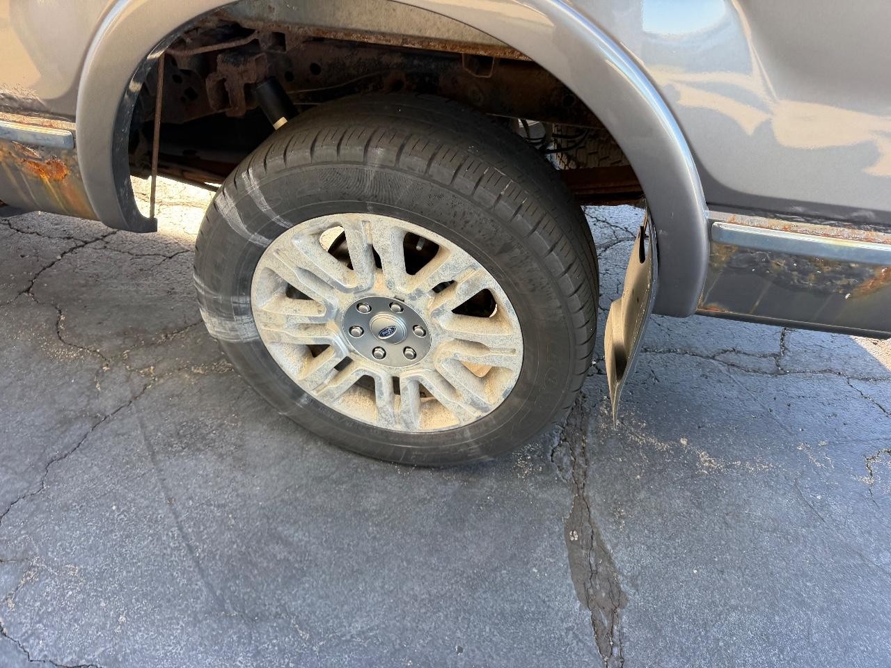 Ford F-150 Vehicle Full-screen Gallery Image 06