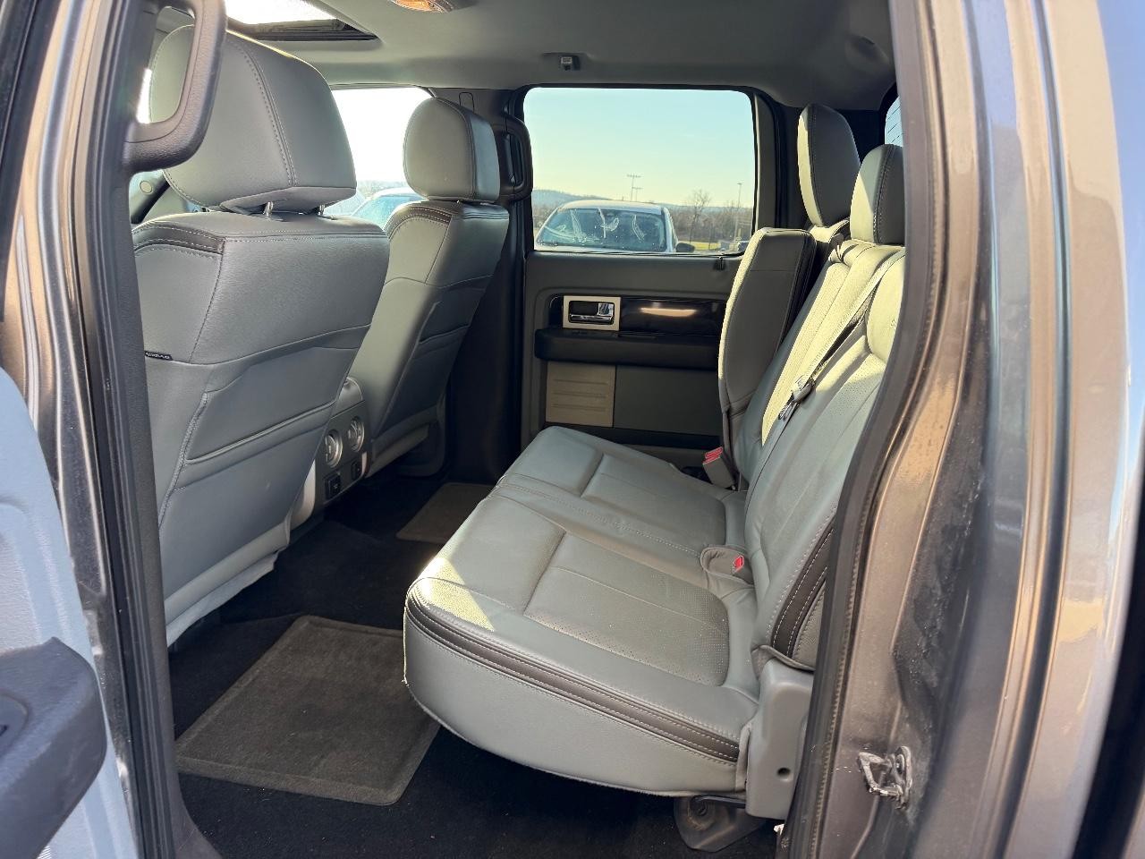 Ford F-150 Vehicle Full-screen Gallery Image 09