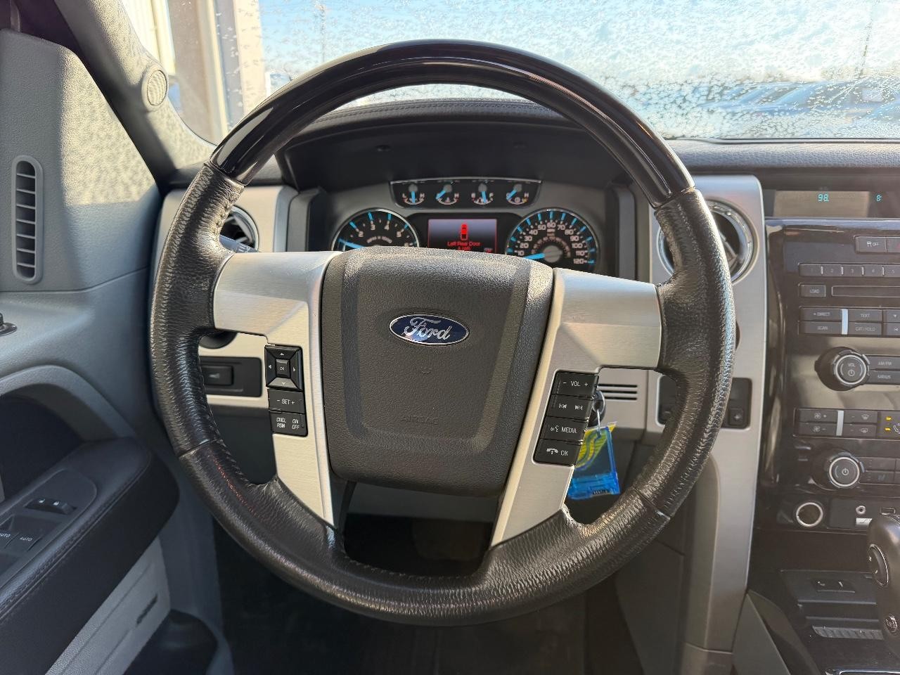 Ford F-150 Vehicle Full-screen Gallery Image 12