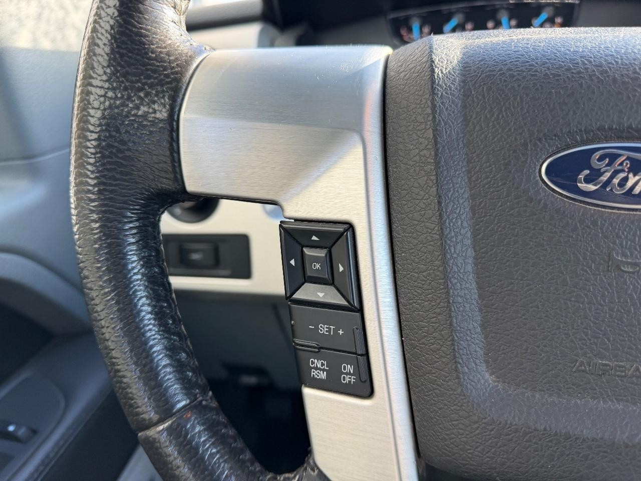 Ford F-150 Vehicle Full-screen Gallery Image 13