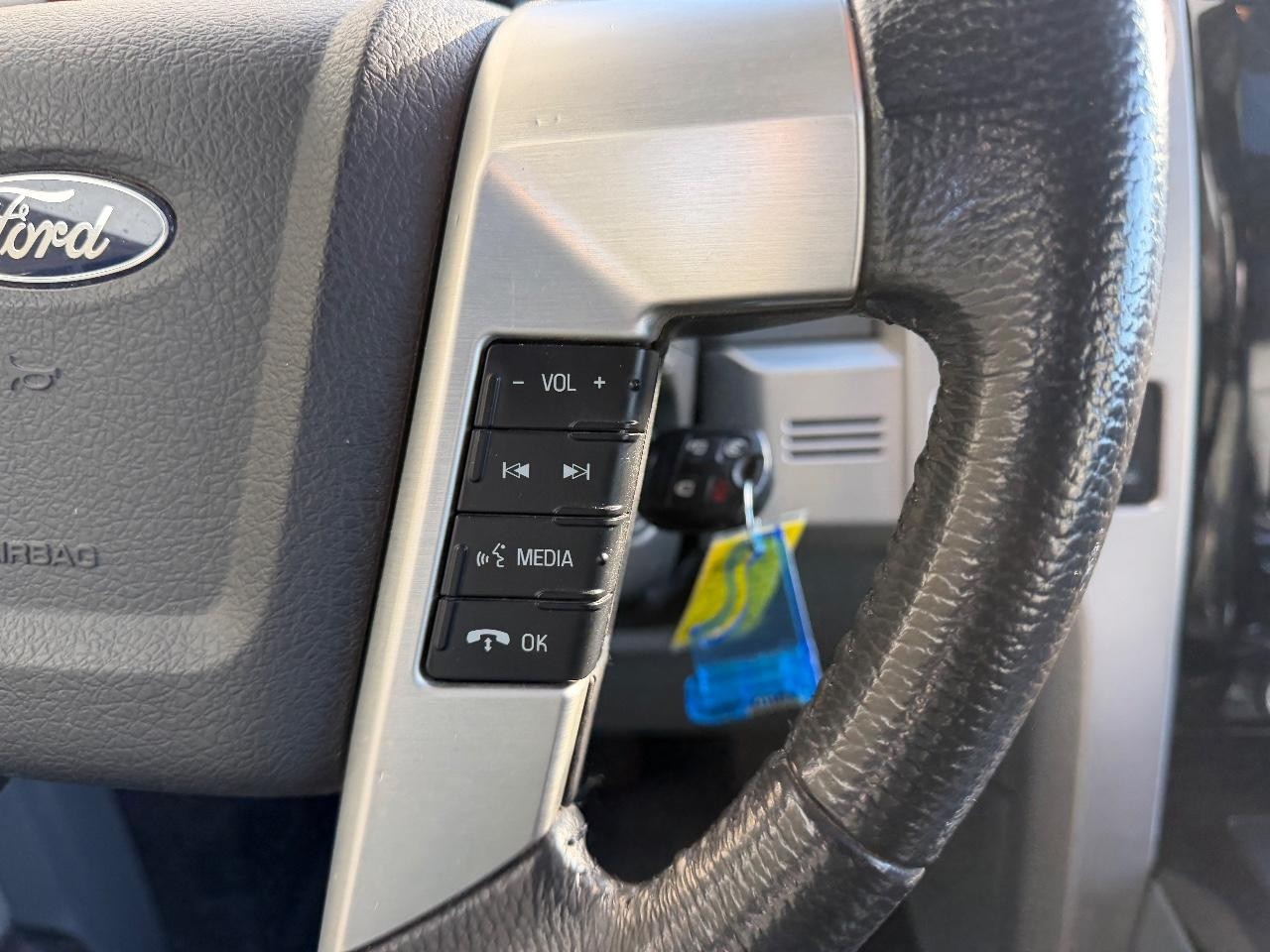 Ford F-150 Vehicle Full-screen Gallery Image 14