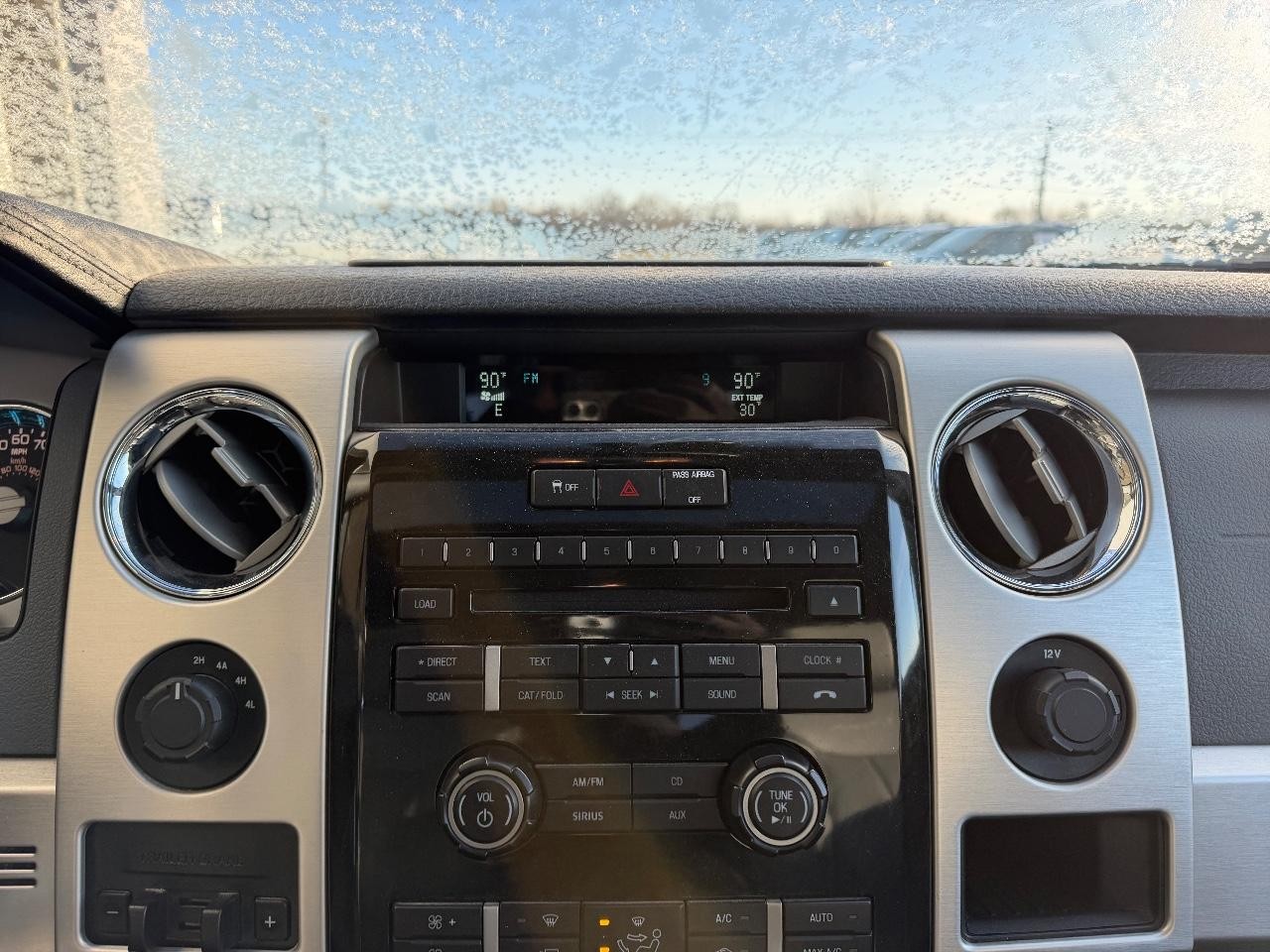 Ford F-150 Vehicle Full-screen Gallery Image 15