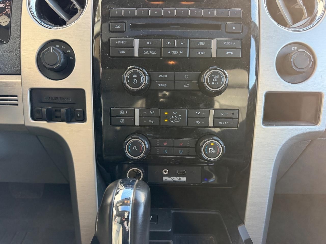 Ford F-150 Vehicle Full-screen Gallery Image 16