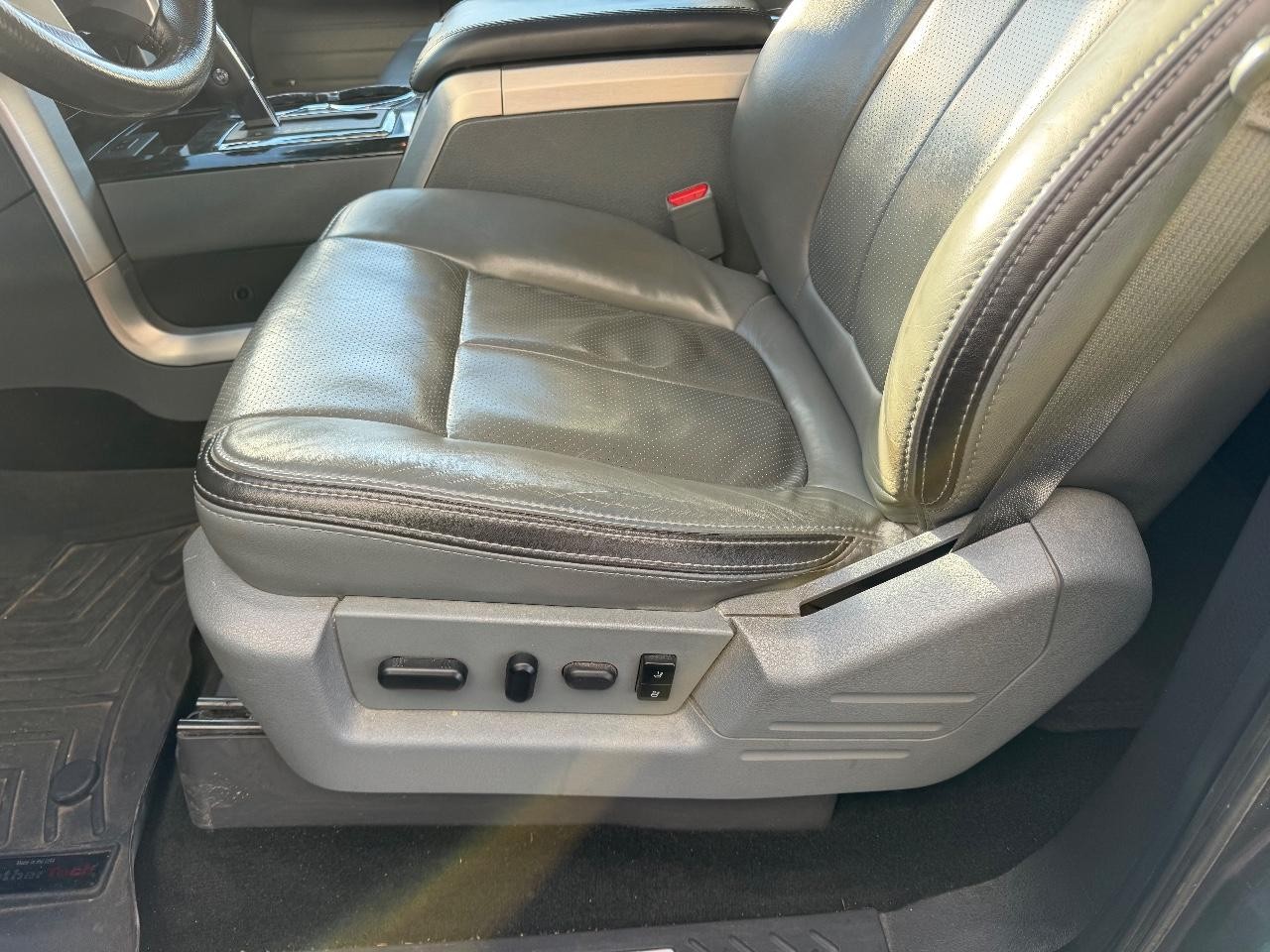 Ford F-150 Vehicle Full-screen Gallery Image 20