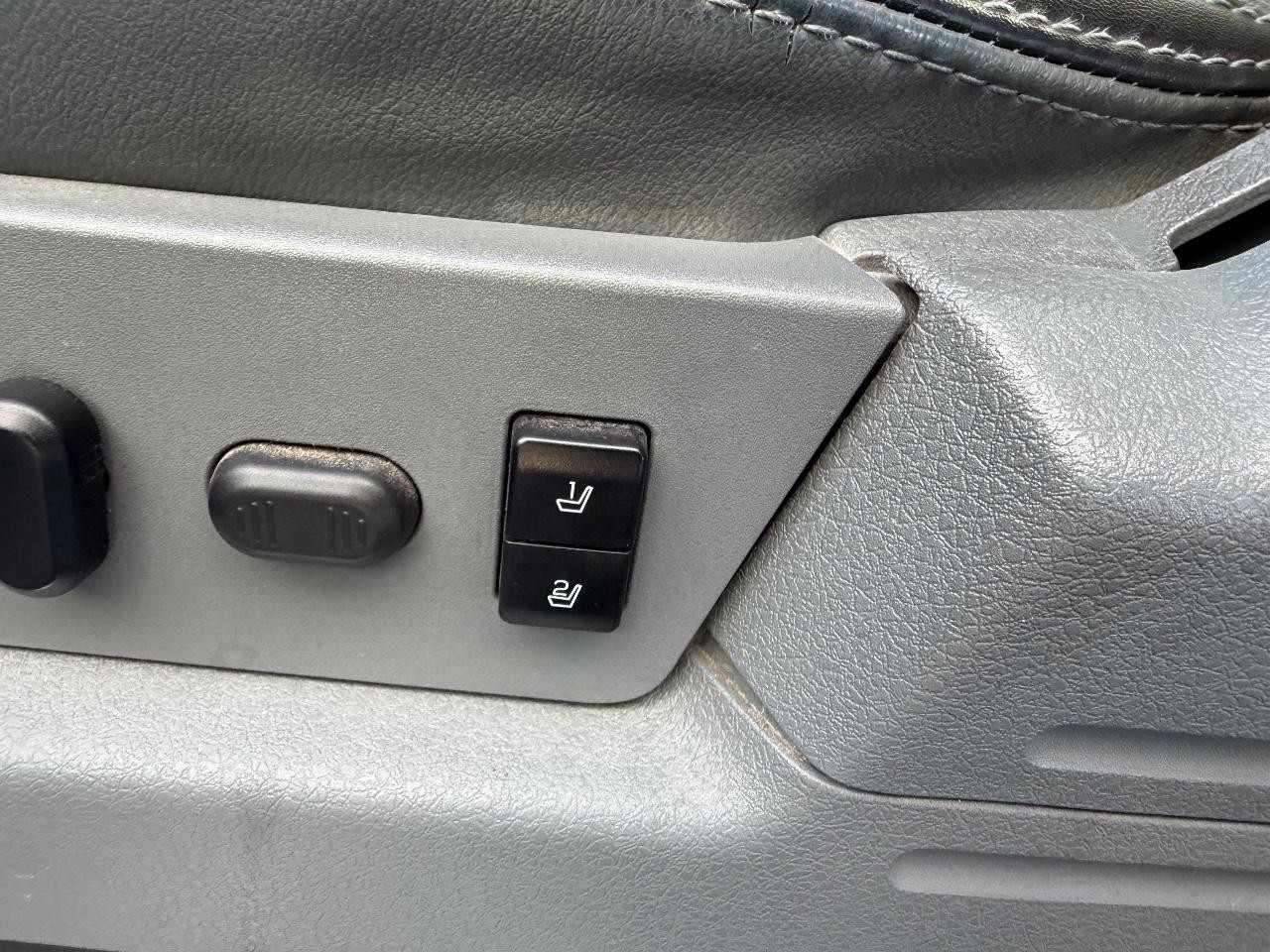 Ford F-150 Vehicle Full-screen Gallery Image 21