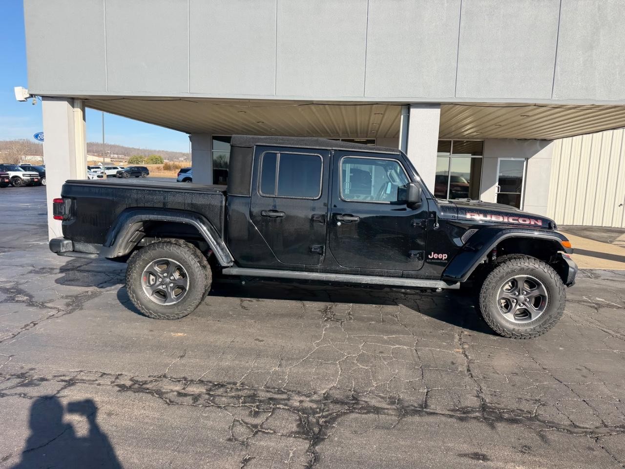 Jeep Gladiator Vehicle Full-screen Gallery Image 02