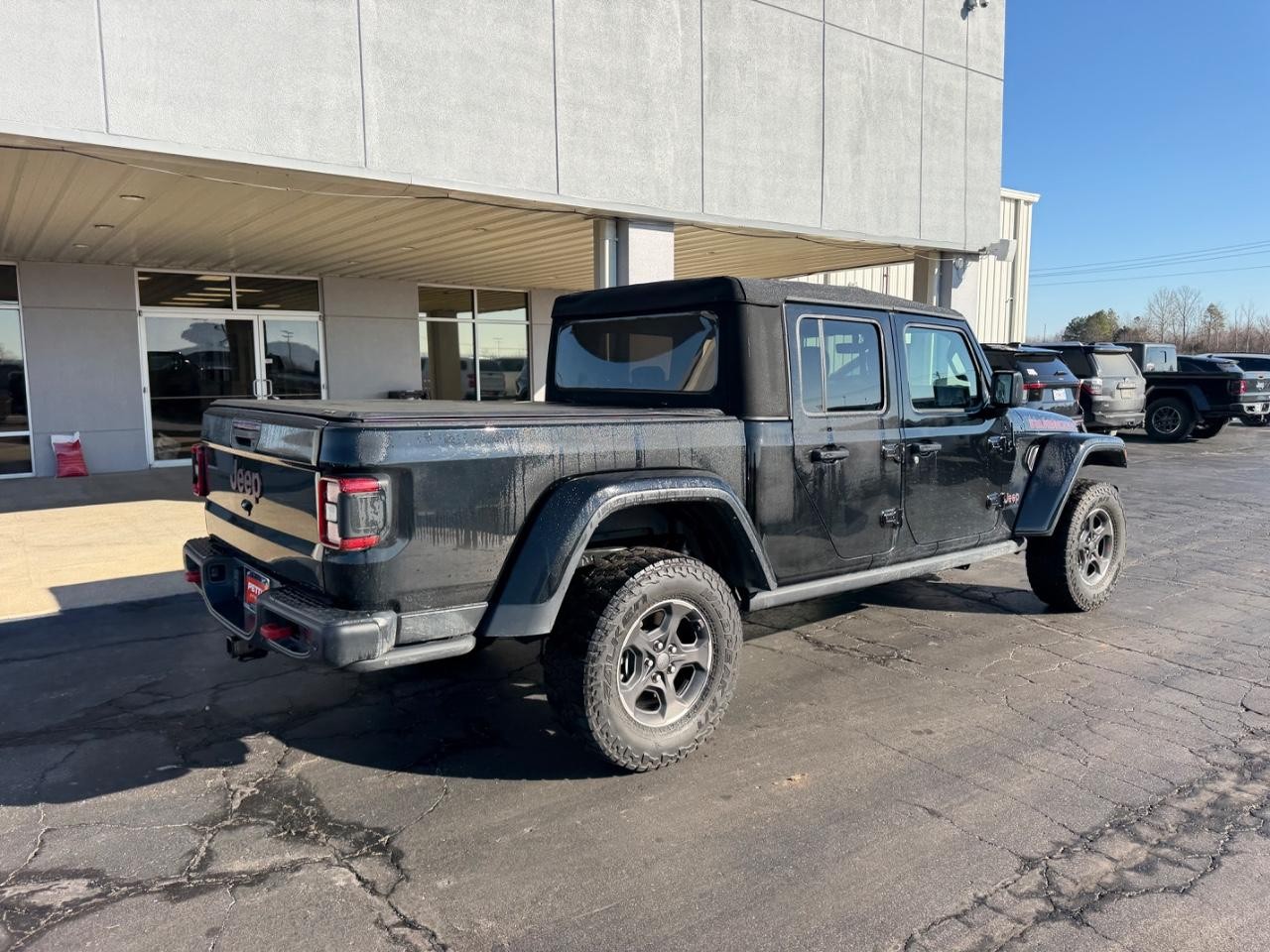 Jeep Gladiator Vehicle Full-screen Gallery Image 03